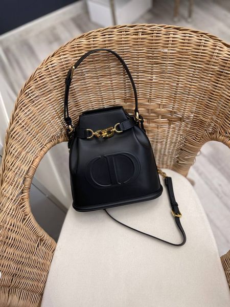 Сумка Dior Medium C'est Dior Bucket Bag in Black CD-Embossed Calfskin/Gold Hardware 0597 фото