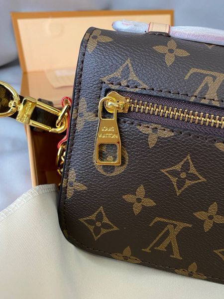 Cумка Louis Vuitton Pochette M&eacute;tis East West Bag in Brown Monogram Coated Canvas 209 фото