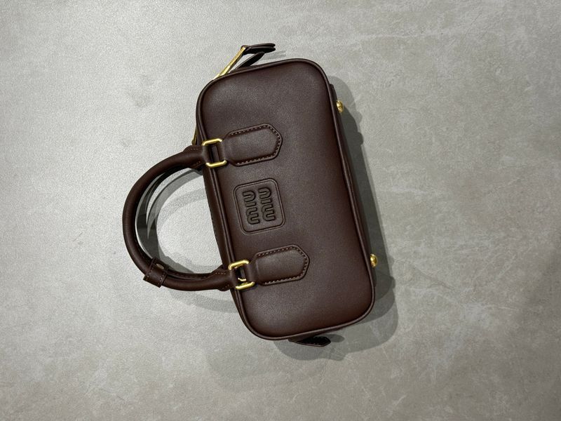 Сумка Miu Miu Arcadie Regular Leather Bag Regular in Сognac Brown 0407 фото
