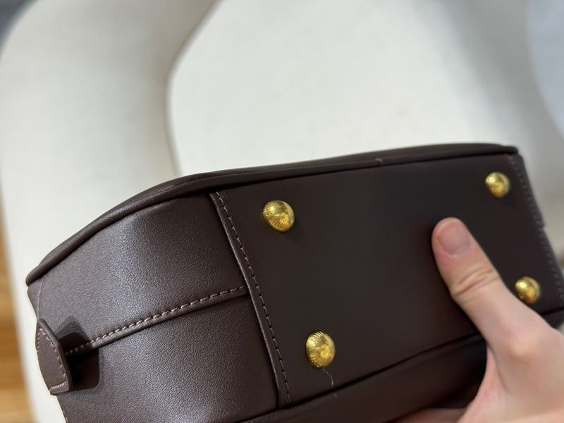 Сумка Miu Miu Arcadie Regular Leather Bag Regular in Сognac Brown 0407 фото