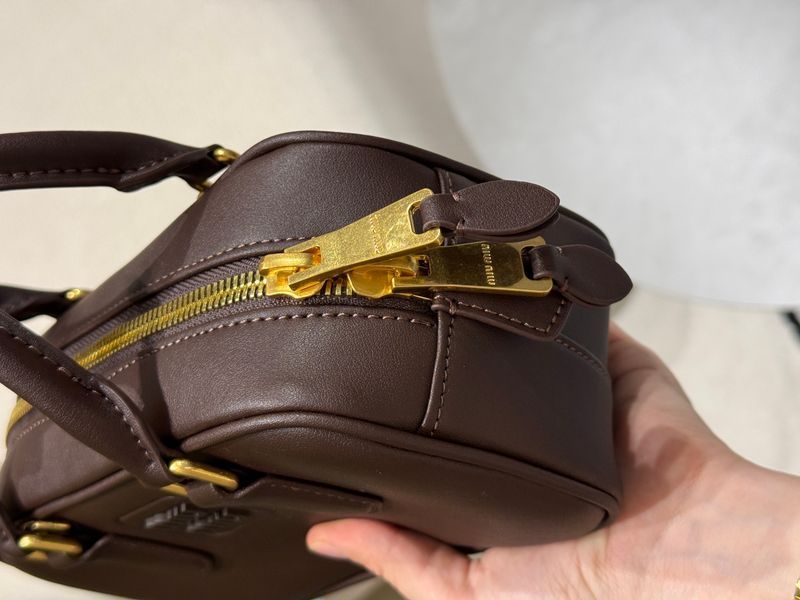 Сумка Miu Miu Arcadie Regular Leather Bag Regular in Сognac Brown 0407 фото