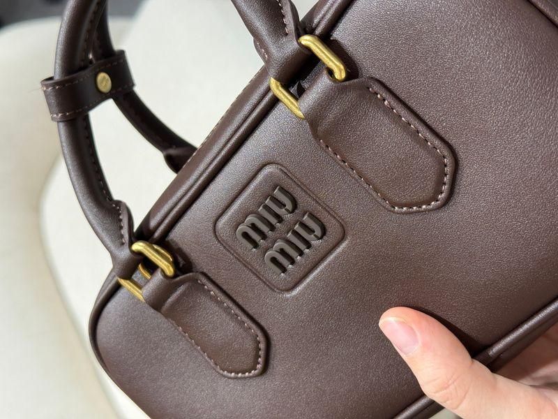 Сумка Miu Miu Arcadie Regular Leather Bag Regular in Сognac Brown 0407 фото