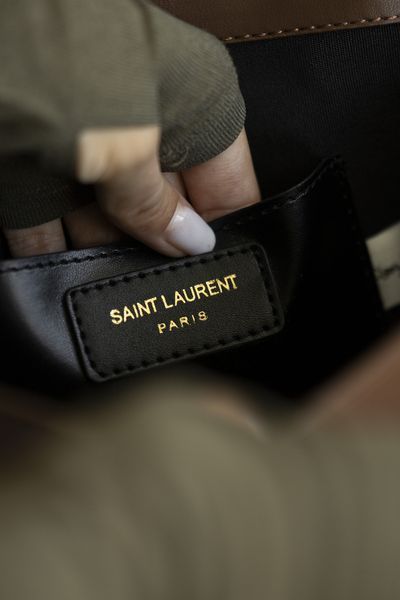 Сумка Saint Laurent Manhattan Medium Shoulder Bag in Smooth Brown Leather 0554 фото