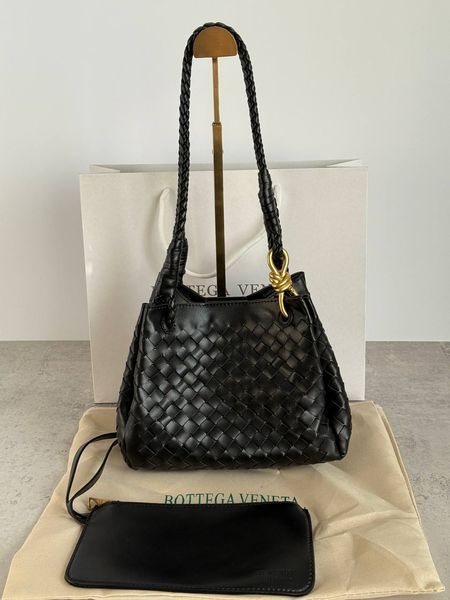 Сумка Bottega Veneta Small Parachute Bag in Black Intrecciato Leather/Gold-Tone Hardware 0449 фото