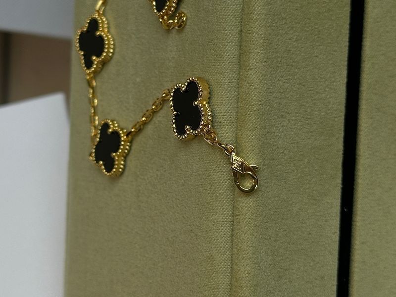 Браслет Van Cleef & Arpels Bracelet Vintage Alhambra Black Onyx K18 Yellow Gold JW0114 фото