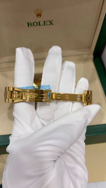 Годинник Rolex Day-Date 40 Yellow Gold/Green Ombre 9882 фото