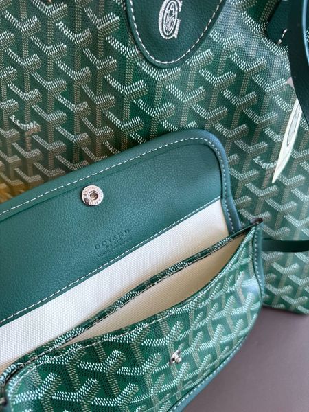 Сумка Goyard Saint Louis PM Tote Bag in Green Coated Canvas 626 фото