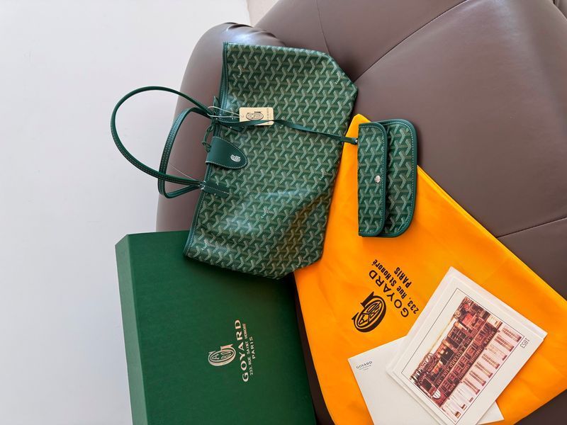 Сумка Goyard Saint Louis PM Tote Bag in Green Coated Canvas 626 фото