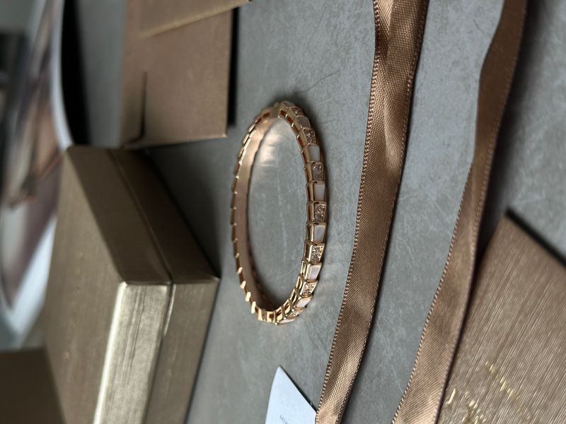 Браслет Bvlgari Serpenti Viper Bracelet 18K Rose Gold with Mother-of-Pearl/Diamonds JW0308 фото