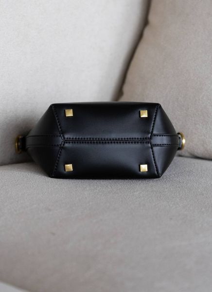 Сумка Saint Laurent Le 37 Small Bucket Bag in Black Shiny Leather 0608 фото