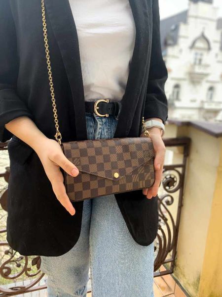 Сумка Louis Vuitton F&eacute;licie Pochette Bag in Damier Ebene Coated Canvas 1052 фото