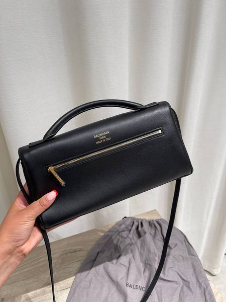 Cумка Balenciaga Bel Air Small Clutch in Black Smooth Calfskin/Aged-Gold Hardware 501 фото