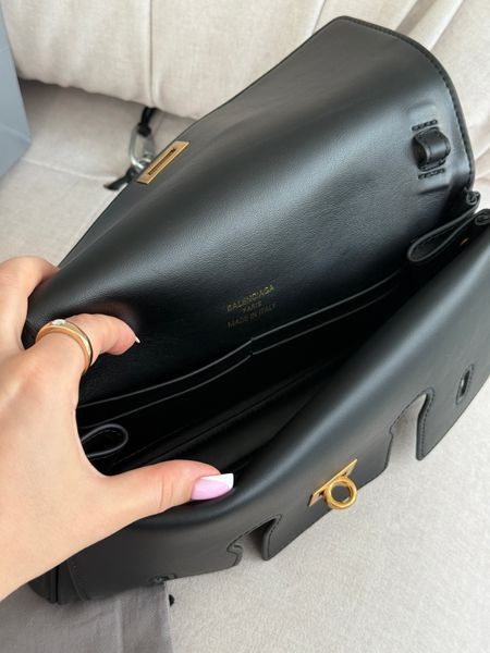 Cумка Balenciaga Bel Air Small Clutch in Black Smooth Calfskin/Aged-Gold Hardware 501 фото