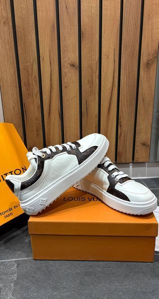 Женские кеды Louis Vuitton Time Out White Calfskin Embossed Monogram Sneakers 38 0011 фото