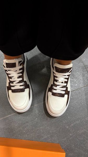 Женские кеды Louis Vuitton Time Out White Calfskin Embossed Monogram Sneakers 38 0011 фото