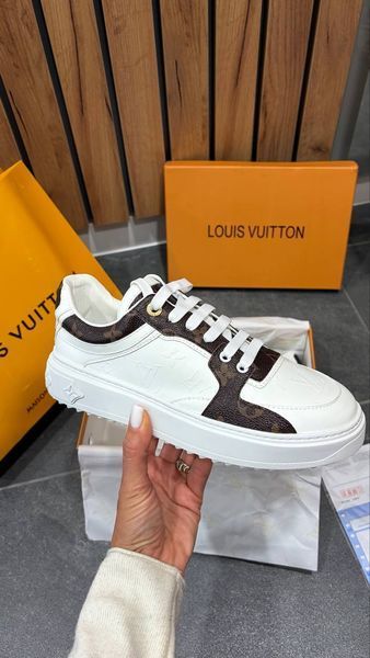 Женские кеды Louis Vuitton Time Out White Calfskin Embossed Monogram Sneakers 38 0011 фото
