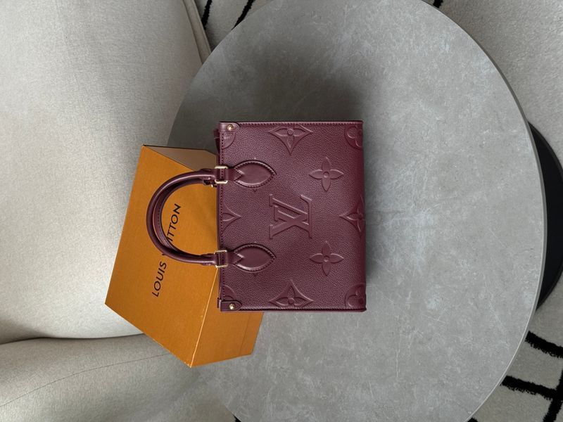 Сумка Louis Vuitton Onthego PM in Wine Monogram Empreinte Leather 0403 фото