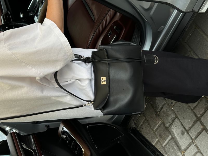 Сумка Balenciaga Rodeo Small Handbag in Black Smooth Calfskin/Silver Hardware 593 фото