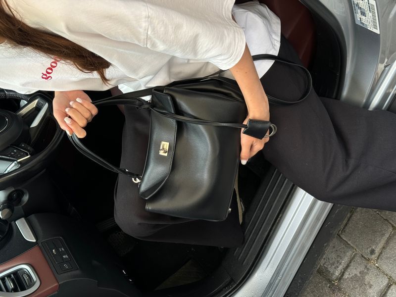 Сумка Balenciaga Rodeo Small Handbag in Black Smooth Calfskin/Silver Hardware 593 фото