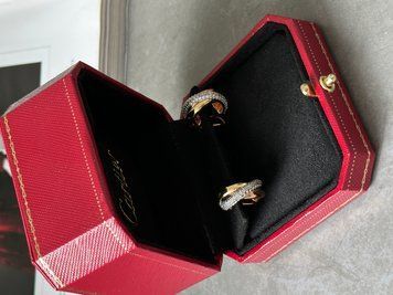 Сережки Cartier Trinity Earrings Half-Paved Diamond JW0216 фото