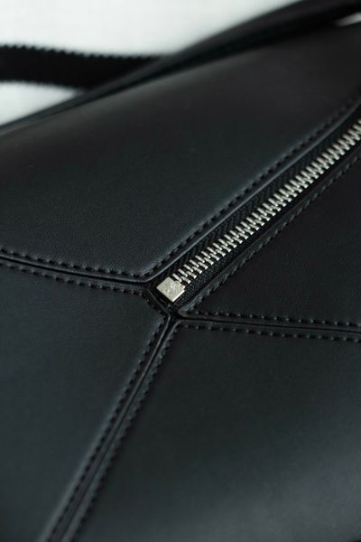 Сумка Loewe Small Puzzle Edge Bag in Classic Calfskin Black/Brass Hardware 416 фото