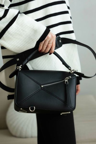 Сумка Loewe Small Puzzle Edge Bag in Classic Calfskin Black/Brass Hardware 416 фото