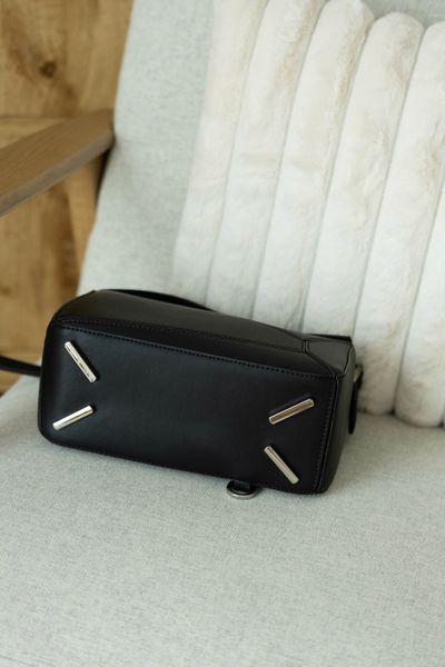 Сумка Loewe Small Puzzle Edge Bag in Classic Calfskin Black/Brass Hardware 416 фото
