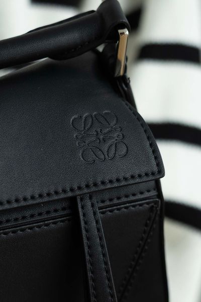 Сумка Loewe Small Puzzle Edge Bag in Classic Calfskin Black/Brass Hardware 416 фото