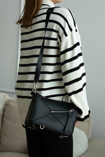 Сумка Loewe Small Puzzle Edge Bag in Classic Calfskin Black/Brass Hardware 416 фото