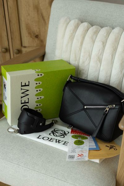 Сумка Loewe Small Puzzle Edge Bag in Classic Calfskin Black/Brass Hardware 416 фото
