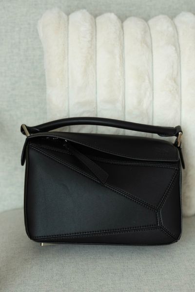Сумка Loewe Small Puzzle Edge Bag in Classic Calfskin Black/Brass Hardware 416 фото