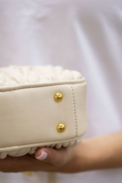 Сумка Miu Miu Arcadie Matelass&eacute; Nappa Small Leather Bag in Chalk 0459 фото