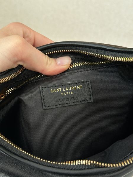 Сумка Saint Laurent Calypso Hobo Bag in Black Plunged Lambskin/Gold Hardware 99909 фото