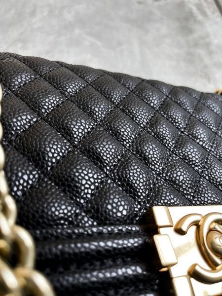 Сумка Chanel Medium Boy Bag in Black Caviar Leather/Gold Hardware 0331 фото