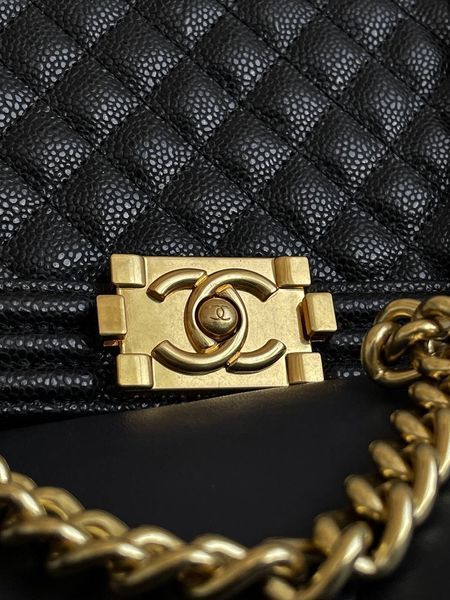 Сумка Chanel Medium Boy Bag in Black Caviar Leather/Gold Hardware 0331 фото