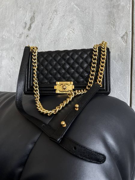 Сумка Chanel Medium Boy Bag in Black Caviar Leather/Gold Hardware 0331 фото