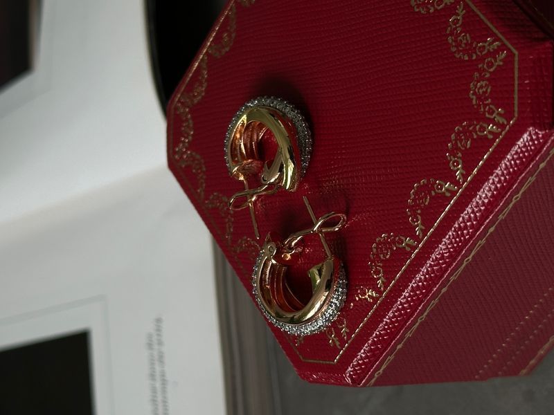 Сережки Cartier Trinity Earrings Half-Paved Diamond JW0216 фото