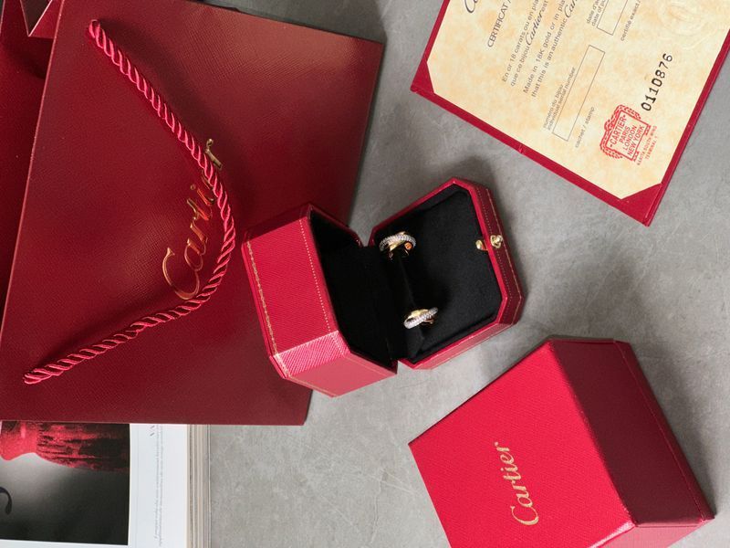 Сережки Cartier Trinity Earrings Half-Paved Diamond JW0216 фото
