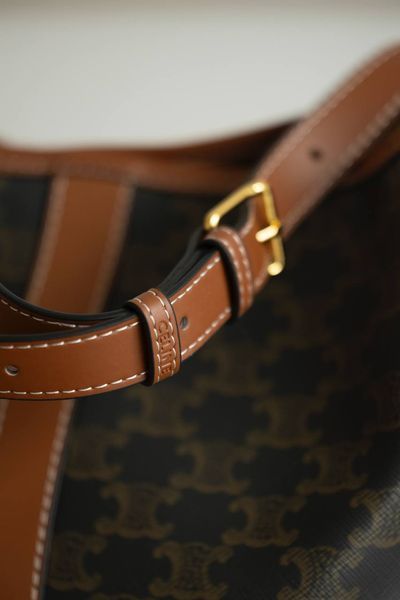 Сумка Celine Medium Bucket Bag in Triomphe Canvas and Calfskin Tan 0563 фото