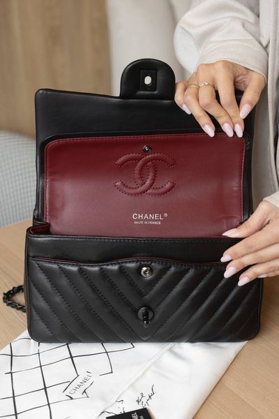 Сумка Chevron Classic Double Flap Bag in Black Lambskin Leather/Black Hardware Premium 0340 фото