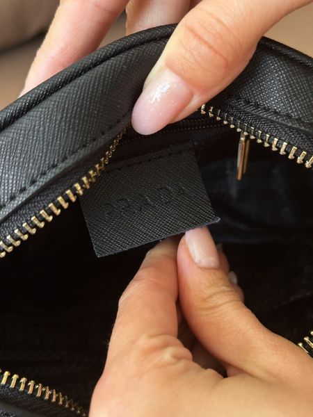 Сумка Prada Saffiano Leather Mini Camera Crossbody Bag in Black 0335 фото