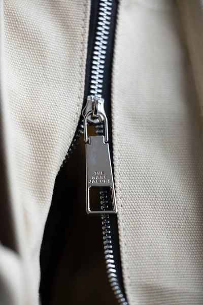 Сумка Marc Jacobs The Jacquard Medium Tote Bag Warm Sand 0355 фото