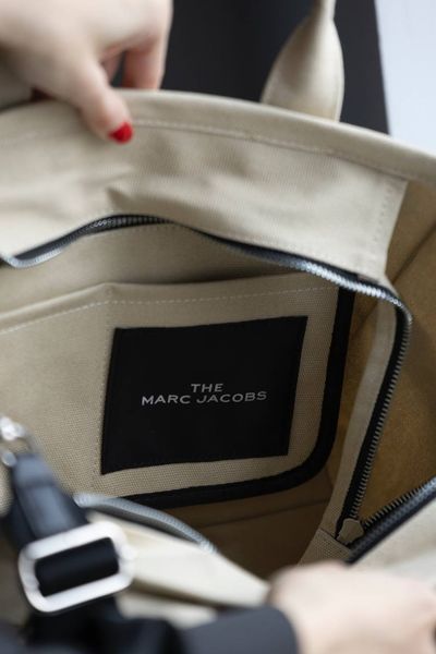Сумка Marc Jacobs The Jacquard Medium Tote Bag Warm Sand 0355 фото