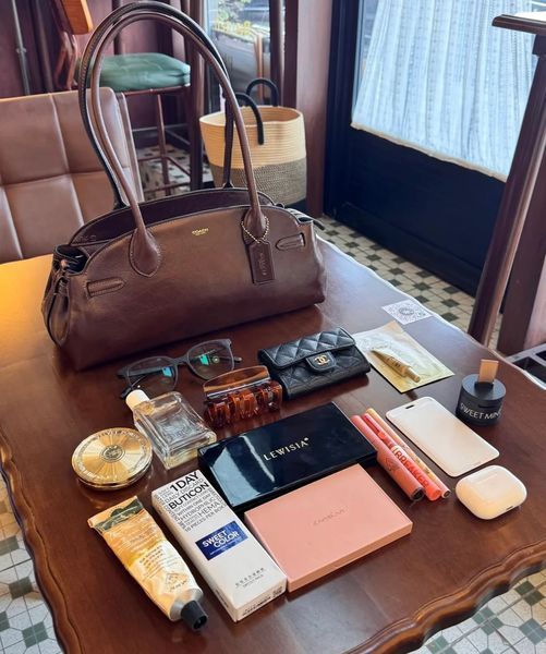 Cумка Coach Empire Carryall Bag 34 in Glazed Leather Maple 616 фото