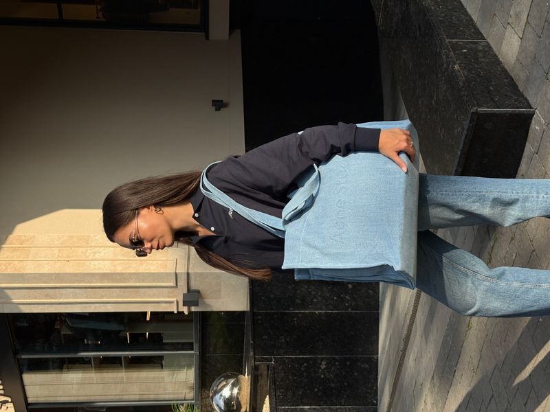 Сумка Acne Studios Logo-Embossed Distressed Denim Tote Bag 991048 фото