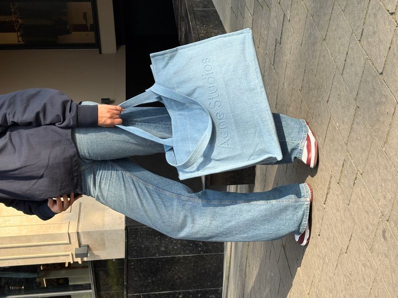 Сумка Acne Studios Logo-Embossed Distressed Denim Tote Bag 991048 фото