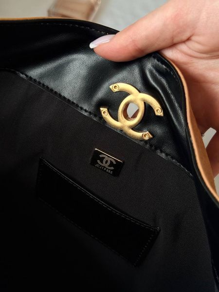 Сумка Chanel Hobo Shopping Tote Bag 35 in Camel Suede/Black Quilted Calfskin/Gold Hardware 596 фото