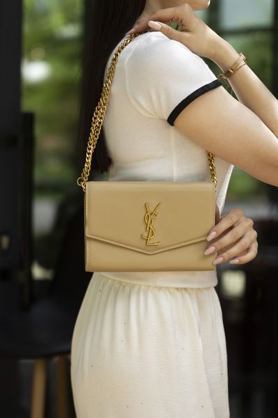 Сумка Saint Laurent Uptown Chain Wallet in Grain De Poudre Embossed Beige Leather 0385 фото