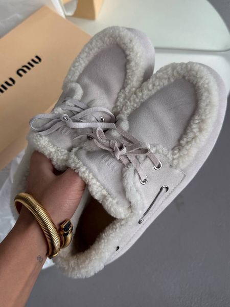Жіночі зимові замшеві лофери з хутром Miu Miu Winter Loafers Suede Light Grey 1005 фото