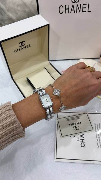 Годинник Chanel Premi&egrave;re &Eacute;dition Originale Watch Steel and White Leather/White Dial + Браслет Van Cleef & Arpels Bracelet Vintage Alhambra 5 Motifs 18K White Gold 6128 фото